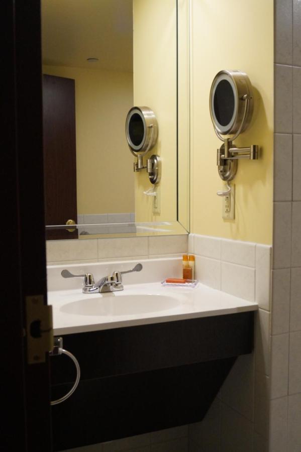 Salvatores Grand Hotel Williamsville Extérieur photo